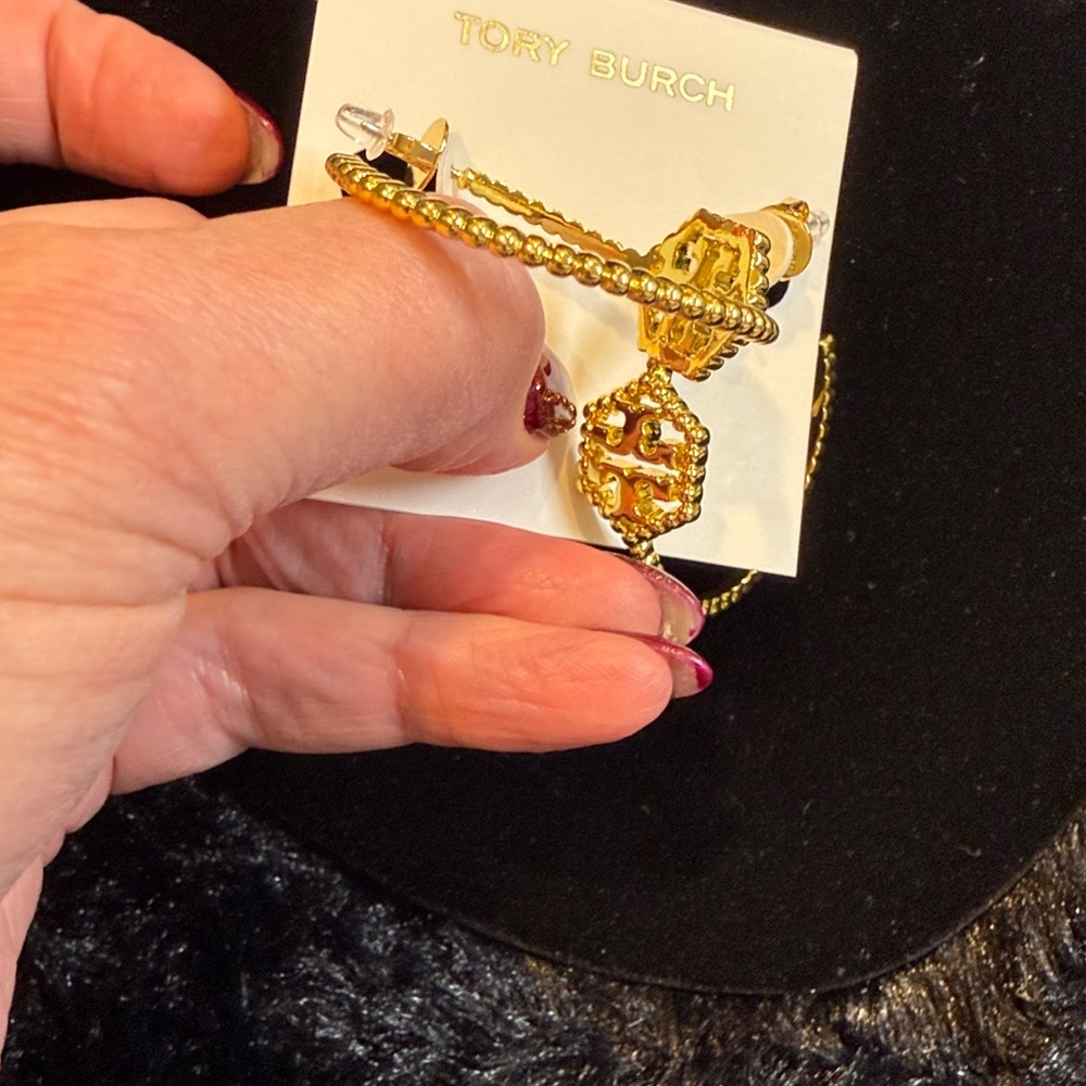 TORY BURCH MILGRAIN HEX HOOP EARRINGS GOLD TONE - Picture 5 of 5